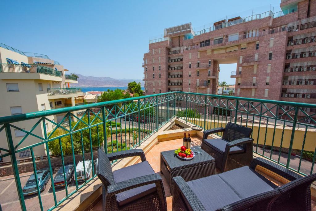 C Class Apartment Eilat Buitenkant foto