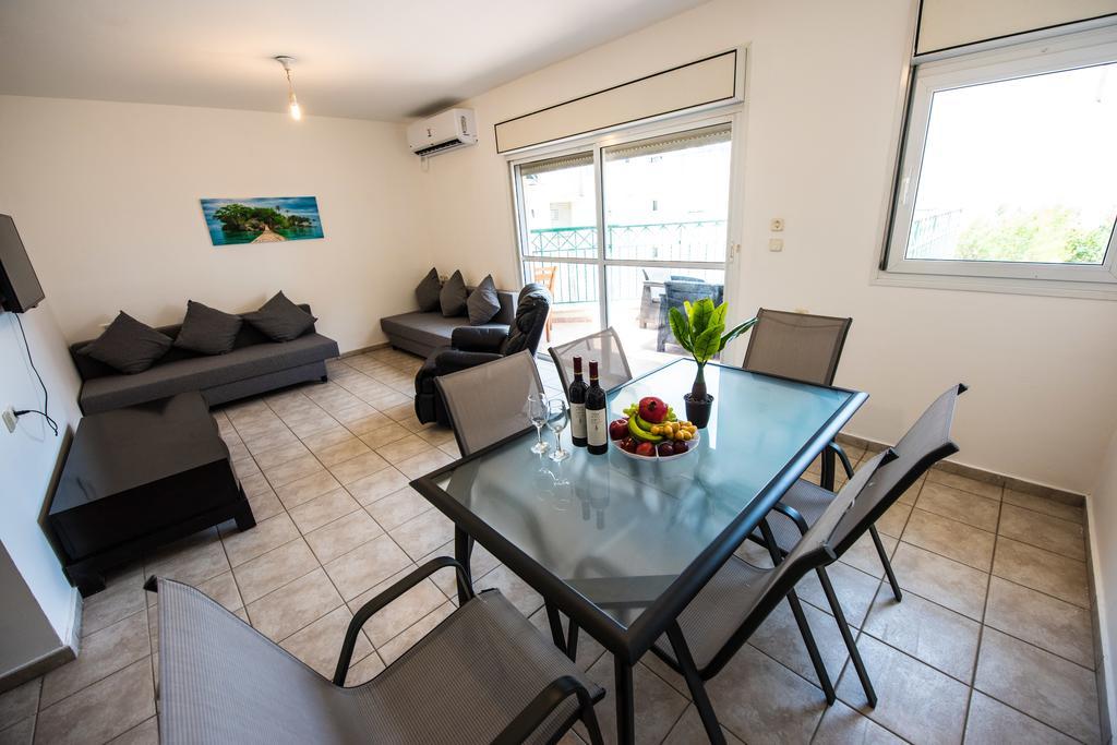 C Class Apartment Eilat Buitenkant foto