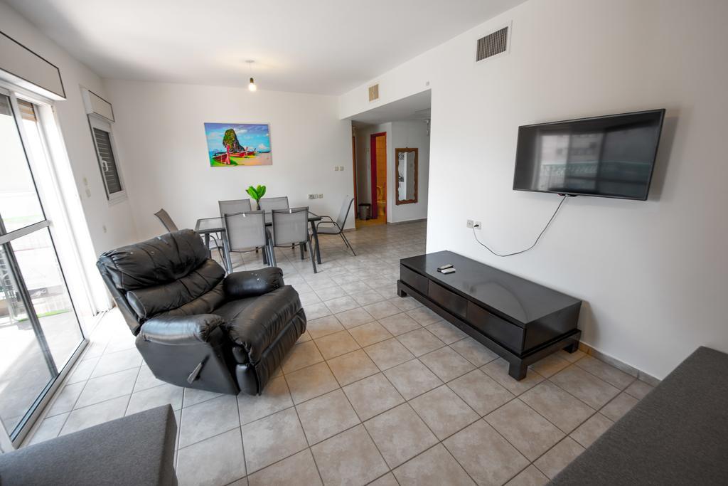 C Class Apartment Eilat Buitenkant foto